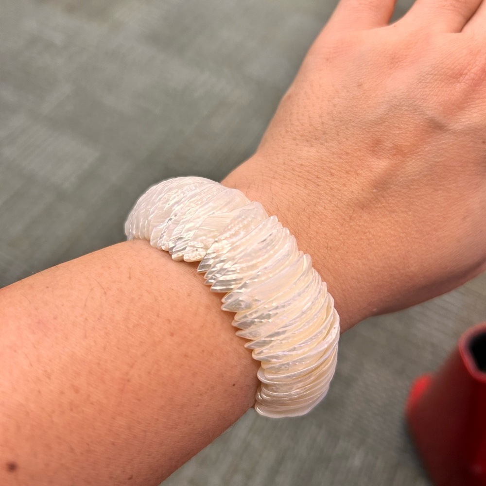Elegant Cream Shell Bracelet